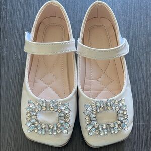 Chic White Kids Dress Shoes with Sparkling Accents